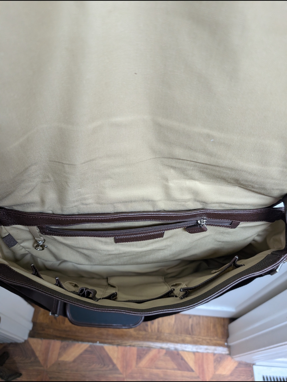 Johnston & Murphy Dark Brown Leather Messenger Bag, J Murphy - Picture 9 of 11
